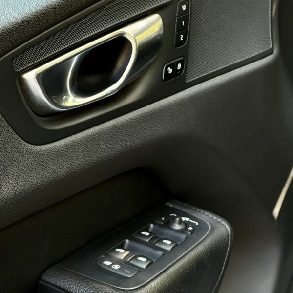 Volvo XC60 II T5 4X4 2.0 AUT 2021 - Imagen 17
