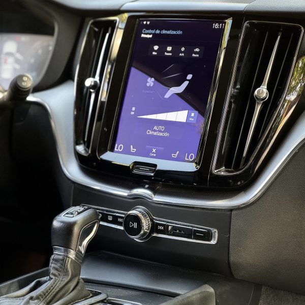 Volvo XC60 II T5 4X4 2.0 AUT 2021 - Imagen 11