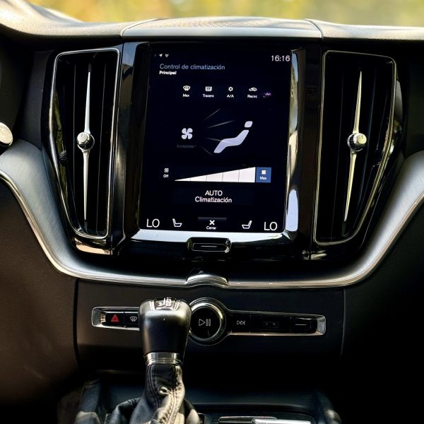 Volvo XC60 II T5 4X4 2.0 AUT 2021 - Imagen 15