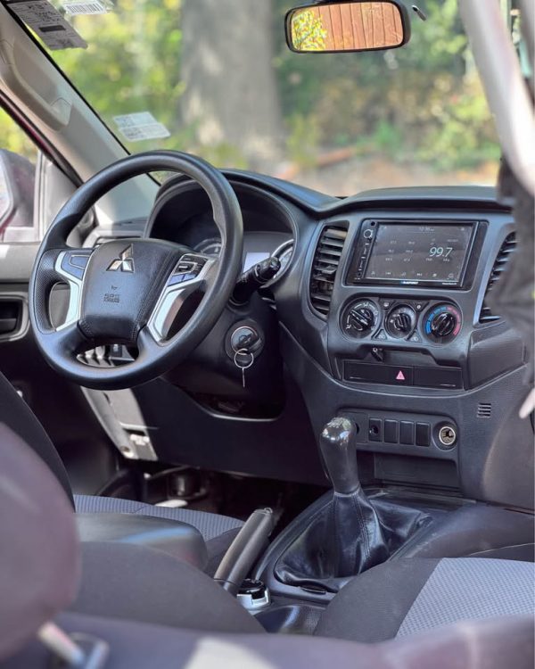 Mitsubishi l200 Katana CRT 4x4 2.4 2023 - Imagen 9