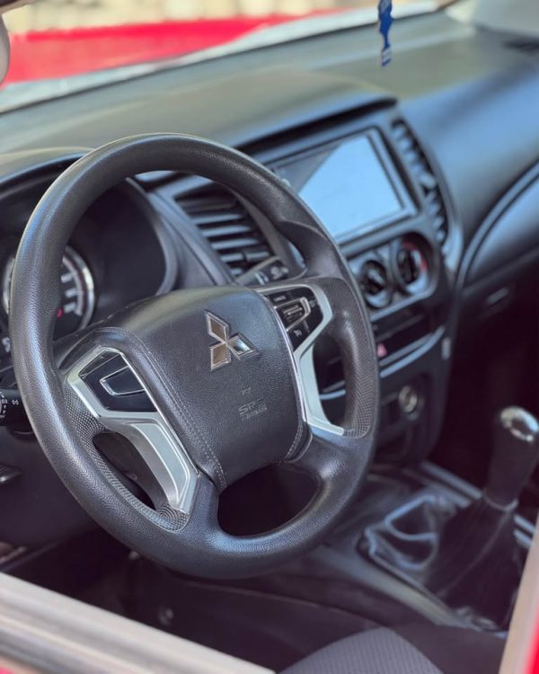 Mitsubishi l200 Katana CRT 4x4 2.4 2023 - Imagen 5