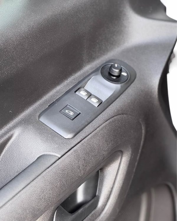 Peugeot partner HDI 1.6 2023 - Imagen 8