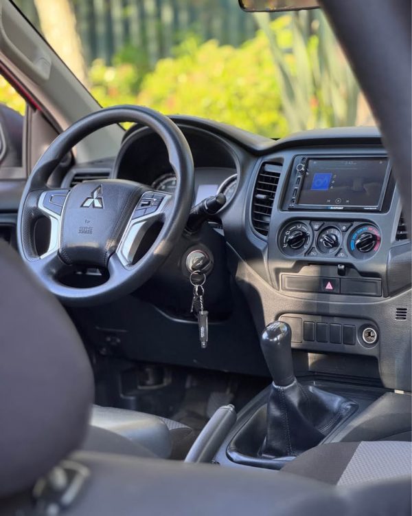 Mitsubishi l200 Katana CRT 4x4 2.4 2023 - Imagen 11