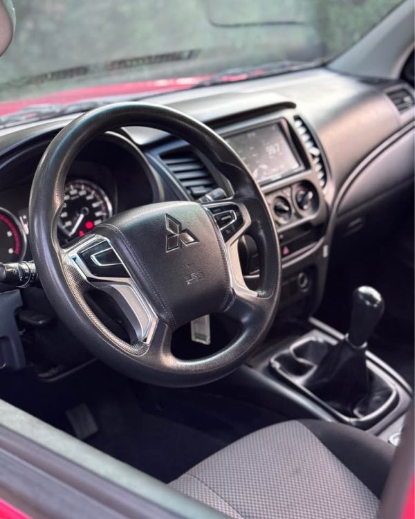 Mitsubishi l200 katana 2.4 4x4 2023 - Imagen 7