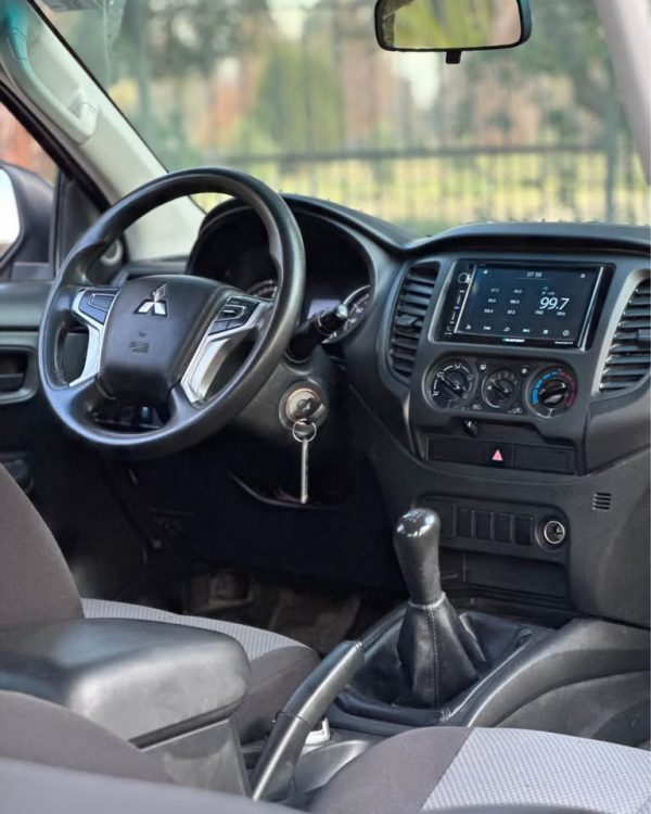 Mitsubishi l200 katana 2.4 4x4 2023 - Imagen 8