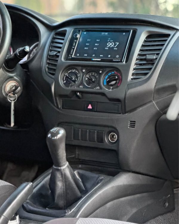 Mitsubishi l200 katana 2.4 4x4 2023 - Imagen 5