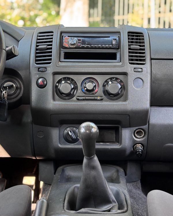 Nissan NAVARA DCAB 4X4 2.5 - Imagen 8